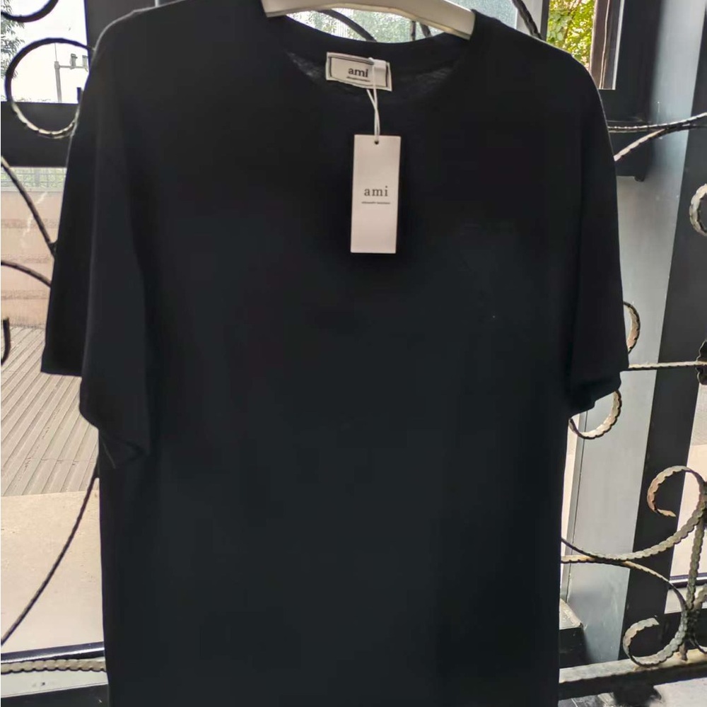 Ami Jet Black Tee